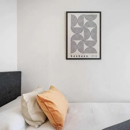 La Plaza Apartment *
