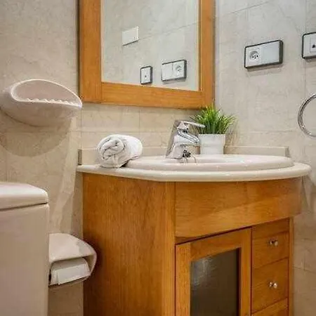 La Plaza Apartment *